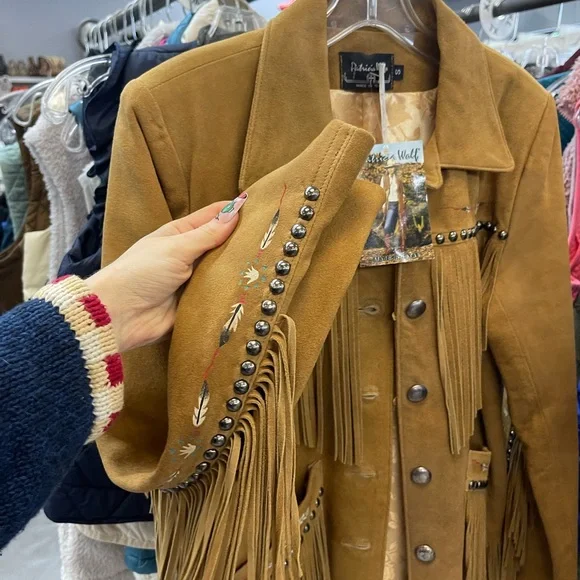 Women's Western Tan Suede Jacket with Horse Motif - Picture 7 of 11